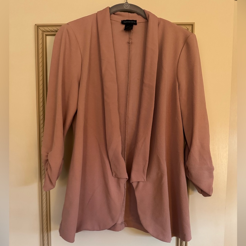 Chic Women's Blazer in Soft Pink